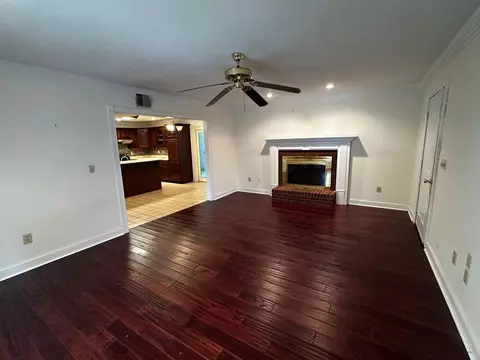 Living - 2010 Cedar Ln, Corbin, KY 40701 photo 2 of 2
