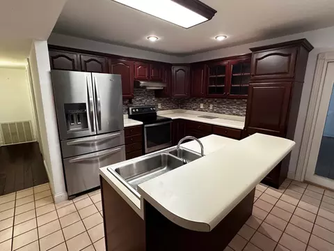 Kitchen - 2010 Cedar Ln, Corbin, KY 40701 photo 2 of 4