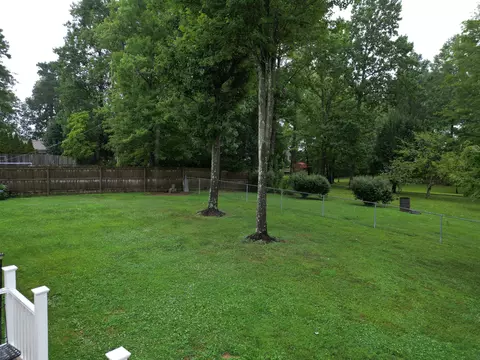 Exterior - 2010 Cedar Ln, Corbin, KY 40701 photo 8 of 11