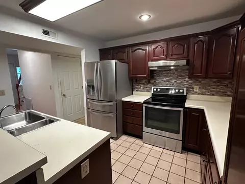 Kitchen - 2010 Cedar Ln, Corbin, KY 40701 photo 3 of 4