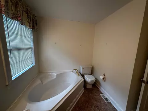 Bath - 2010 Cedar Ln, Corbin, KY 40701 photo 1 of 4