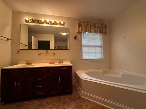Bath - 2010 Cedar Ln, Corbin, KY 40701 photo 2 of 4