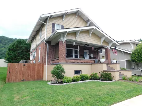 207 N Cumberland Ave, Harlan, KY 40831