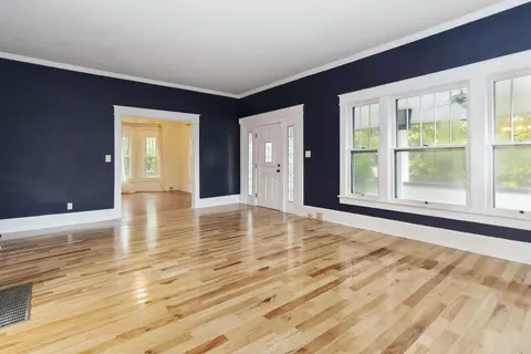 Living - 110 Padgett St, Corbin, KY 40701 photo 4 of 13