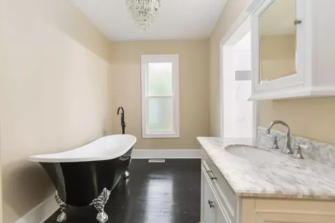 Bath - 110 Padgett St, Corbin, KY 40701 photo 2 of 4