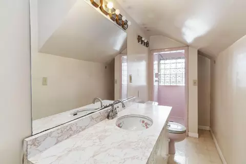 Bath - 110 Padgett St, Corbin, KY 40701 photo 3 of 4