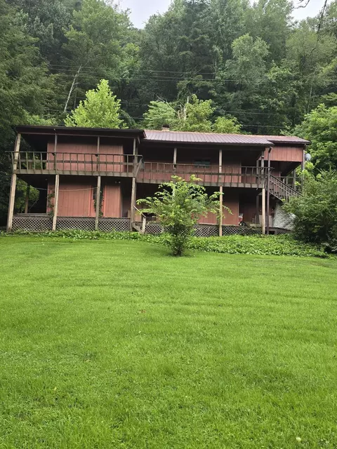 2020 Dryhill Rd, Hyden, KY 41749