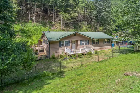 205 Little Leatherwood Rd, Lost Creek, KY 41348