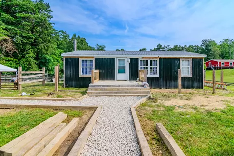 275 Hidden Valley Rd, Berea, KY 40403
