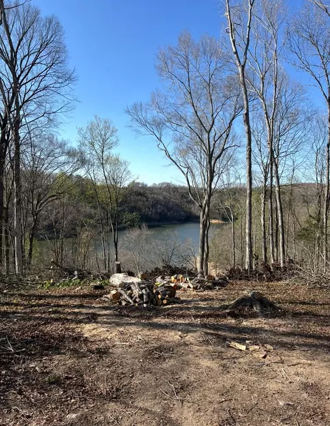 12 W Old Jamestown Rd, Russell Springs, KY 42642