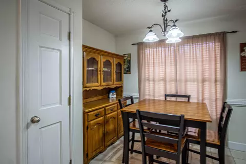 Dining - 3003 Sunset Dr, Corbin, KY 40701 photo 2 of 2