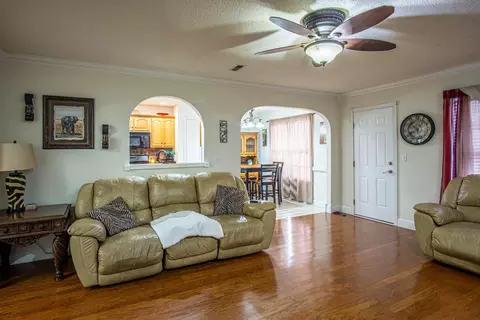 Living - 3003 Sunset Dr, Corbin, KY 40701 photo 3 of 4