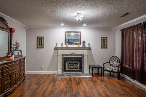 Living - 3003 Sunset Dr, Corbin, KY 40701 photo 4 of 4