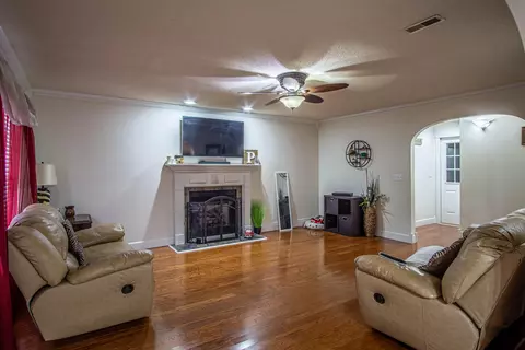 Living - 3003 Sunset Dr, Corbin, KY 40701 photo 1 of 4
