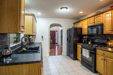 Kitchen - 3003 Sunset Dr, Corbin, KY 40701 photo 4 of 5