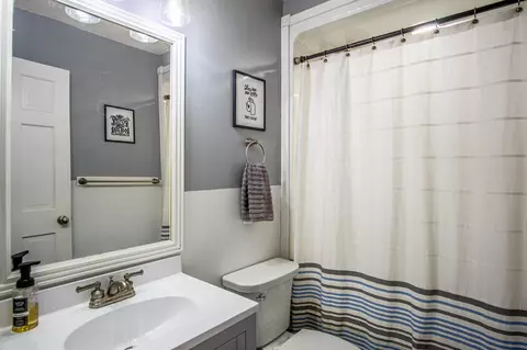Bath - 3003 Sunset Dr, Corbin, KY 40701 photo 1 of 7