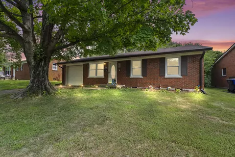 1926 Kingtree Dr, Lexington, KY 40505