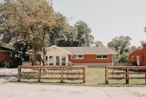 111 Spruce Dr, Frankfort, KY 40601