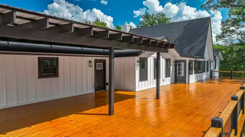 120 Barberry Ln, Berea, KY 40403