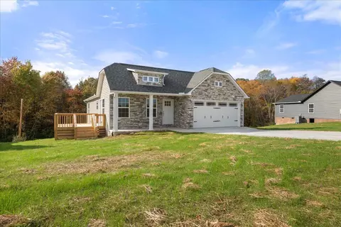 69 Queens Dr, East Bernstadt, KY 40729
