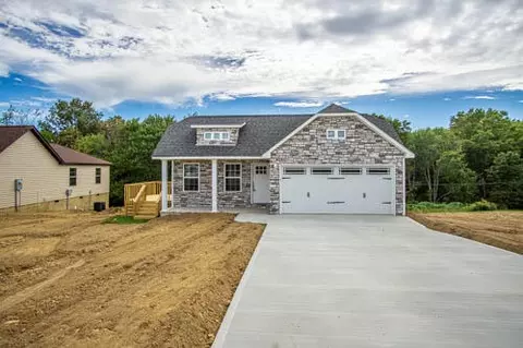 69 Queens Dr, East Bernstadt, KY 40729