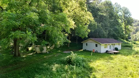 4609 Greasy Creek Rd, Stinnett, KY 40868
