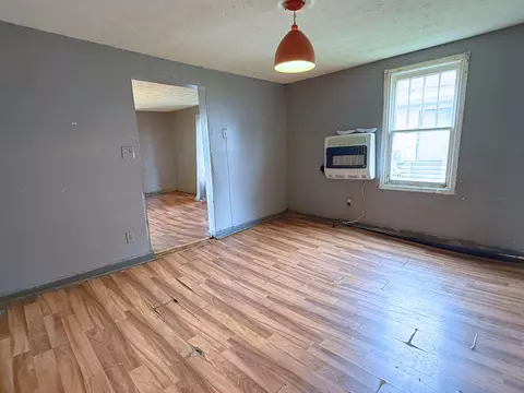 Living - 314 W 16th St, Corbin, KY 40701 photo 2 of 5