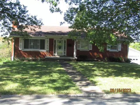 302 Springhill Dr, Paris, KY 40361