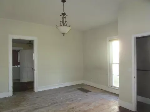 218 W Maple Ave, Lancaster, KY 40444 photo 2