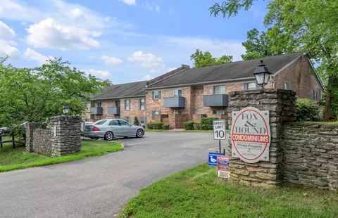 1064 Armstrong Mill Rd, Lexington, KY 40517