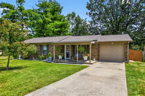 3457 Royal Wood Rd, Lexington, KY 40515
