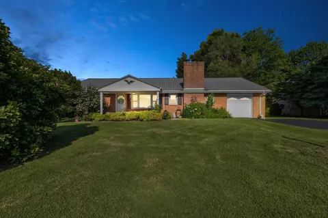 1119 Peacock Rd, Paris, KY 40361