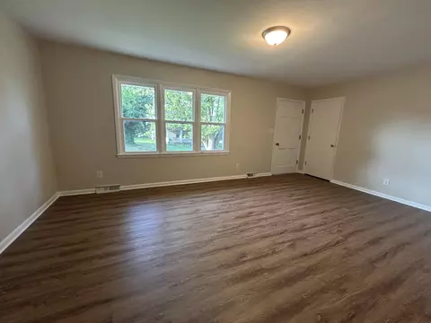 Living - 505 E 3rd St, Perryville, KY 40468 photo 3 of 5