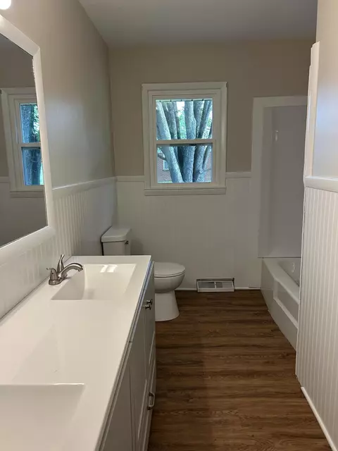 Bath - 505 E 3rd St, Perryville, KY 40468 photo 2 of 3