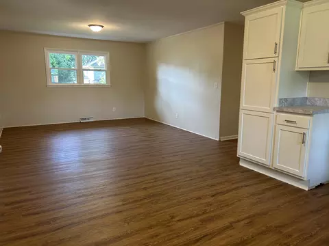Living - 505 E 3rd St, Perryville, KY 40468 photo 1 of 5
