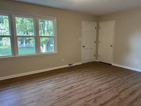 Living - 505 E 3rd St, Perryville, KY 40468 photo 4 of 5