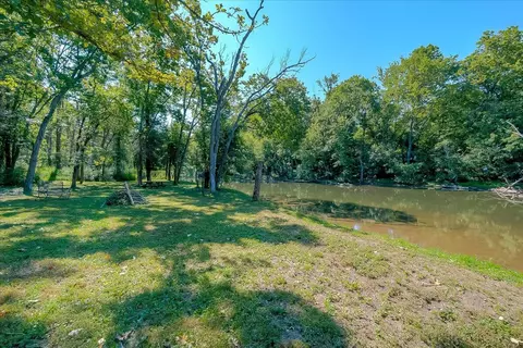404 S Scruggs Ln, Frankfort, KY 40601