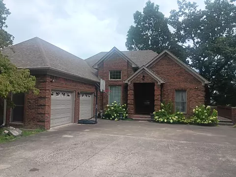 202 Oak Ridge Dr, Irvine, KY 40336