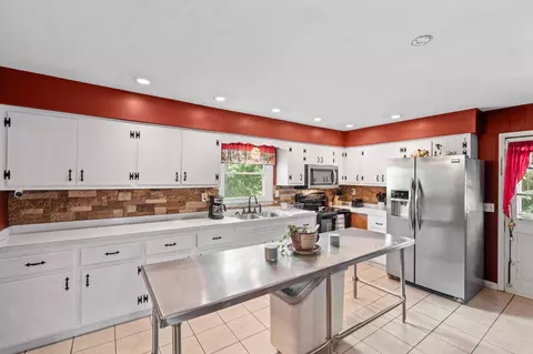 Kitchen - 13 Lairson Rd, Campton, KY 41301 photo 2 of 7