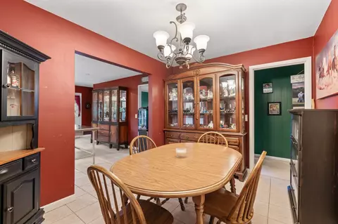 Dining - 13 Lairson Rd, Campton, KY 41301 photo 2 of 4