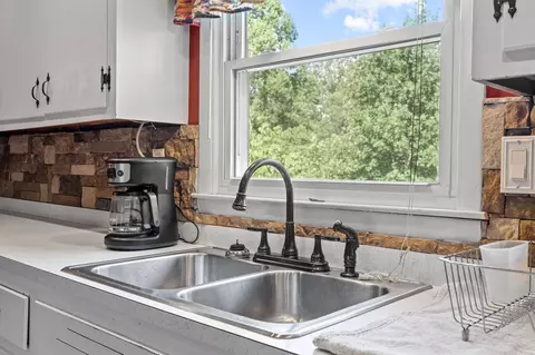 Kitchen - 13 Lairson Rd, Campton, KY 41301 photo 6 of 7