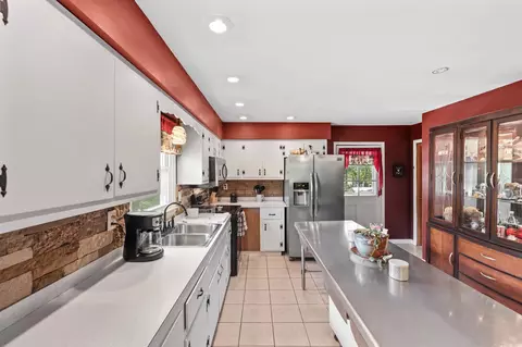 Kitchen - 13 Lairson Rd, Campton, KY 41301 photo 3 of 7