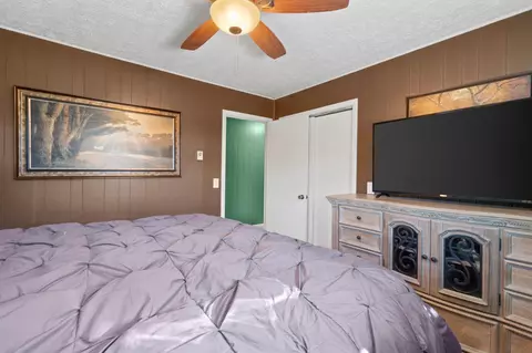 Bedroom - 13 Lairson Rd, Campton, KY 41301 photo 2 of 5
