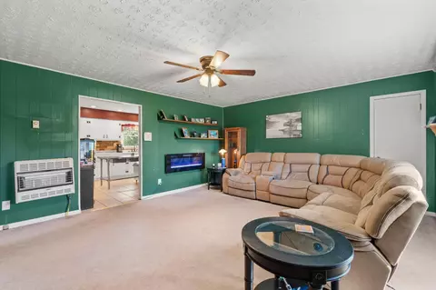 Living - 13 Lairson Rd, Campton, KY 41301 photo 2 of 4