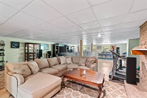 Living - 13 Lairson Rd, Campton, KY 41301 photo 3 of 4