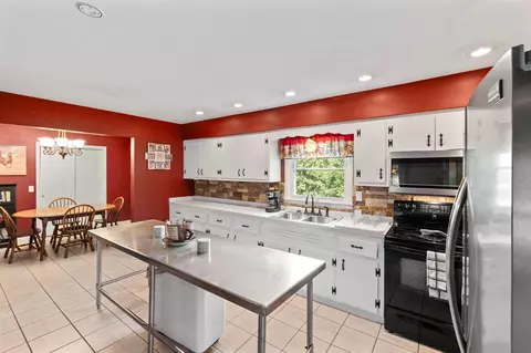 Kitchen - 13 Lairson Rd, Campton, KY 41301 photo 4 of 7