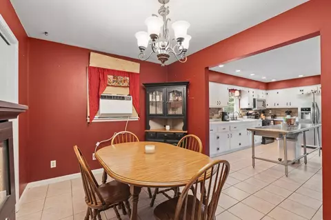 Dining - 13 Lairson Rd, Campton, KY 41301 photo 1 of 4