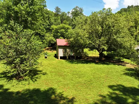 1875 Little Buck Crk, Irvine, KY 40336