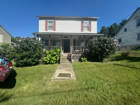 27 Broad St, Van Lear, KY 41265