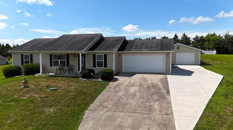 164 Crossing View Dr, Berea, KY 40403